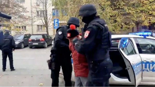 ПАО ЈЕР НИЈЕ ПЛАЋАО РАЧУНЕ У ХОТЕЛИМА: У Бањалуци ухапшен држављанин Србије Денис Д., за којим је Немачка расписала потерницу ПАО ЈЕР НИЈЕ ПЛАЋАО РАЧУНЕ У ХОТЕЛИМА: У Бањалуци ухапшен држављанин Србије Денис Д., за којим је Немачка расписала потерницу