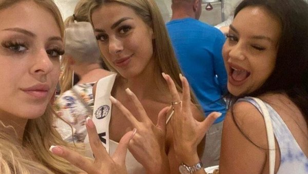 АЛБАНСКИ МЕДИЈИ РАЗАПЕЛИ СВОЈЕ МИСИЦЕ: Три прста после симбола Велике Албаније АЛБАНСКИ МЕДИЈИ РАЗАПЕЛИ СВОЈЕ МИСИЦЕ: Три прста после симбола Велике Албаније