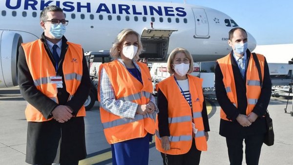 СИНОВАК СТИГАО У ЦРНУ ГОРУ: Чак 100.000 доза као донација Турске СИНОВАК СТИГАО У ЦРНУ ГОРУ: Чак 100.000 доза као донација Турске