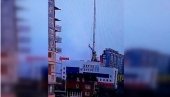 КРАН СЕ СРУШИО НА БОЛНИЦУ: Једна особа погинула - трагедија у Русији (ВИДЕО) КРАН СЕ СРУШИО НА БОЛНИЦУ: Једна особа погинула - трагедија у Русији (ВИДЕО)