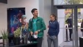 NOVAK POTPUNO ZATEČEN: Đoković stigao u Kan, a kada su ga tamo spazili... (VIDEO) NOVAK POTPUNO ZATEČEN: Đoković stigao u Kan, a kada su ga tamo spazili... (VIDEO)