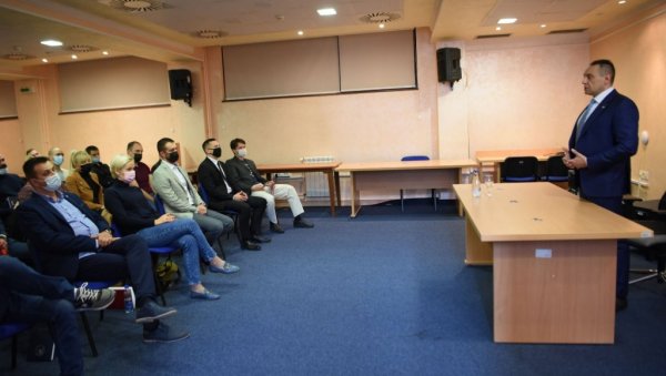 ВУЧИЋ МОРА БИТИ ПРЕДСЕДНИЧКИ КАНДИДАТ: Министар Вулин -Он је једини лидер који може све Србе да окупи ВУЧИЋ МОРА БИТИ ПРЕДСЕДНИЧКИ КАНДИДАТ: Министар Вулин -Он је једини лидер који може све Србе да окупи