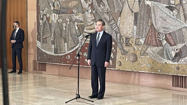 СРБИ СУ НАРОД СА КИЧМОМ! Сјајна порука Ванга Јиа: Ми смо на правој страни историје СРБИ СУ НАРОД СА КИЧМОМ! Сјајна порука Ванга Јиа: Ми смо на правој страни историје