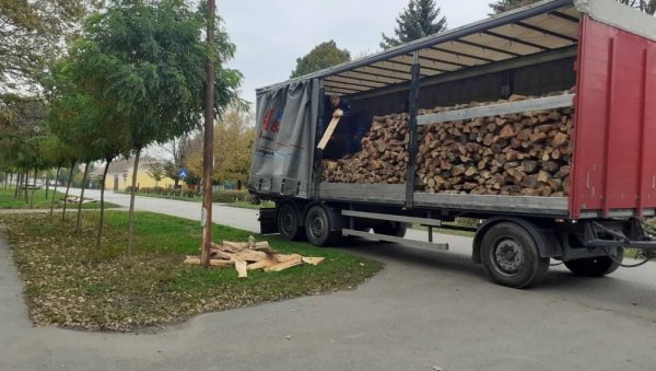 АКЦИЈА У КИКИНДИ: Хиљаду кубика огрева за хиљаду породица АКЦИЈА У КИКИНДИ: Хиљаду кубика огрева за хиљаду породица