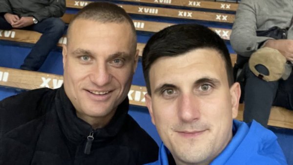 И ВИДИЋ ЗА РАДАКОВИЋА: Српске фудбалске звезде са Миљаковцем играле за бившег голмана Партизана И ВИДИЋ ЗА РАДАКОВИЋА: Српске фудбалске звезде са Миљаковцем играле за бившег голмана Партизана