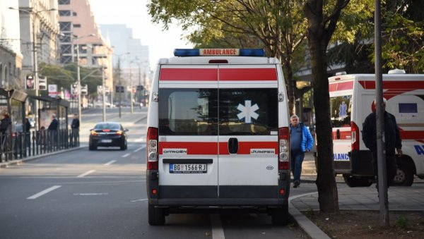 ПРОНАЂЕНО ТЕЛО МУШКАРЦА У СТАНУ У БЕОГРАДУ: Хитна помоћ могла само да констатује смрт ПРОНАЂЕНО ТЕЛО МУШКАРЦА У СТАНУ У БЕОГРАДУ: Хитна помоћ могла само да констатује смрт