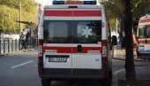 TERETNO VOZILO PREŠLO PREKO NOGE PEŠAKU: Teška saobraćajna nesreća u centru Beograda