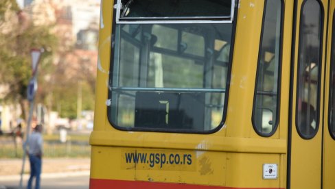 DRAMA U TRAMVAJU NA LINIJI BROJ 7: Iz čista mira nasrnuo na putnike, savladan po dolasku policije DRAMA U TRAMVAJU NA LINIJI BROJ 7: Iz čista mira nasrnuo na putnike, savladan po dolasku policije