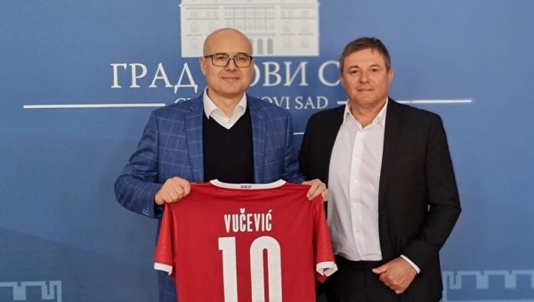 ПИКСИ И ДИКА КОД ВУЧЕВИЋА: Ови људи имају жељу и знање да усреће нацију (ФОТО) ПИКСИ И ДИКА КОД ВУЧЕВИЋА: Ови људи имају жељу и знање да усреће нацију (ФОТО)