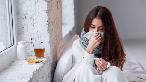TINEJDŽERI NA UDARU OPASNOG VIRUSA: Simptomi se javljaju tek nakon četiri nedelje TINEJDŽERI NA UDARU OPASNOG VIRUSA: Simptomi se javljaju tek nakon četiri nedelje