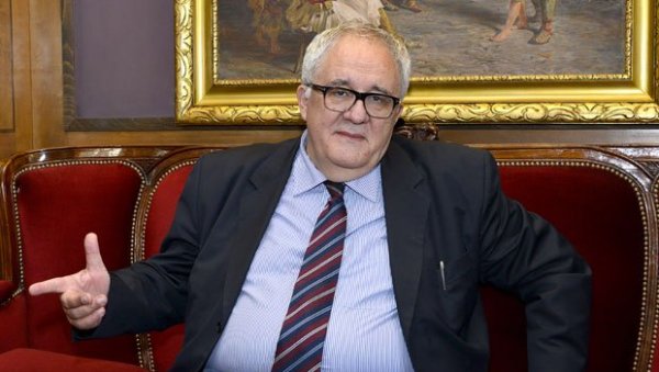 ТЕК ОЧЕКУЈЕМ ВЕЛИКИ ПРАСАК НОВИХ ТЕРАПИЈСКИХ МОГУЋНОСТИ: Академик Владимир Костић, неуролог и председник САНУ, о иновативним лековима ТЕК ОЧЕКУЈЕМ ВЕЛИКИ ПРАСАК НОВИХ ТЕРАПИЈСКИХ МОГУЋНОСТИ: Академик Владимир Костић, неуролог и председник САНУ, о иновативним лековима