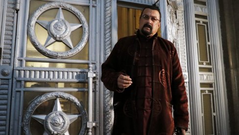 SVET JE OPASNO BLIZU TREĆEG SVETSKOG RATA: Stiven Sigal pozvao na ujedinjenje protiv zla Zapada SVET JE OPASNO BLIZU TREĆEG SVETSKOG RATA: Stiven Sigal pozvao na ujedinjenje protiv zla Zapada