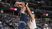 KAKO, ČOVEČE, KAKO? Nikola Jokić opet imao dodavanje za pamćenje (VIDEO) KAKO, ČOVEČE, KAKO? Nikola Jokić opet imao dodavanje za pamćenje (VIDEO)