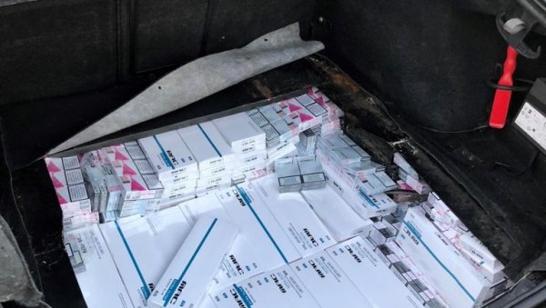 ПАО ТОВАР КОСОВСКИХ ЦИГАРЕТА: Велика акција граничне полиције у Бијељини ПАО ТОВАР КОСОВСКИХ ЦИГАРЕТА: Велика акција граничне полиције у Бијељини
