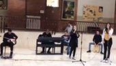 SINI JARKO SUNCE SA KOSOVA: Đaci iz Danilovgrada razbesneli montenegrine (VIDEO) SINI JARKO SUNCE SA KOSOVA: Đaci iz Danilovgrada razbesneli montenegrine (VIDEO)