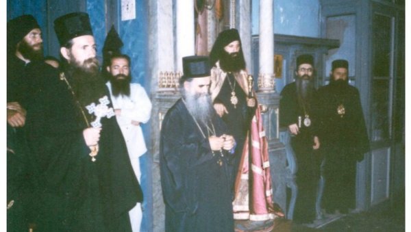 ПОМЕН МИТРОПОЛИТУ АМФИЛОХИЈУ: Патријарх Порфирије - Целог живота речима Духа Светога препорађао све и свакога са киме је долазио у сусрет! ПОМЕН МИТРОПОЛИТУ АМФИЛОХИЈУ: Патријарх Порфирије - Целог живота речима Духа Светога препорађао све и свакога са киме је долазио у сусрет!