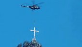 KRST IZNAD MILEŠEVE: Helikopteri Vojske Srbije postavili hrišćansko obeležje (VIDEO) KRST IZNAD MILEŠEVE: Helikopteri Vojske Srbije postavili hrišćansko obeležje (VIDEO)