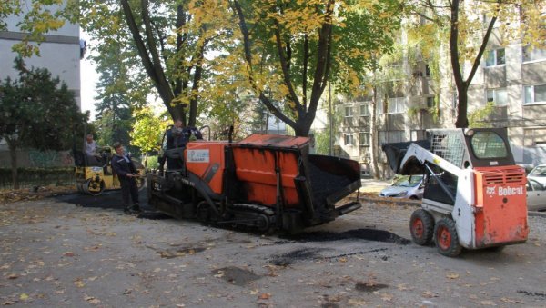 ВИШЕ МЕСТА ЗА АУТОМОБИЛЕ: Радови у Раковици, проширују се паркинзи у Вукасовићевој улици ВИШЕ МЕСТА ЗА АУТОМОБИЛЕ: Радови у Раковици, проширују се паркинзи у Вукасовићевој улици