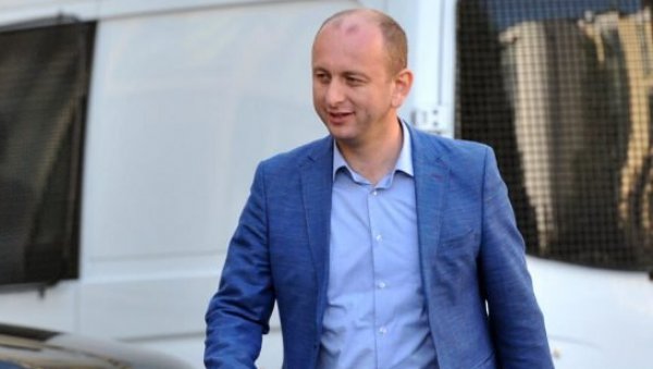 ОДРЖАН САСТАНАК ПРОШИРЕНОГ ОДБОРА ДФ-а: Кнежевић - Беране ће и овога пута одвојити жито од кукоља ОДРЖАН САСТАНАК ПРОШИРЕНОГ ОДБОРА ДФ-а: Кнежевић - Беране ће и овога пута одвојити жито од кукоља
