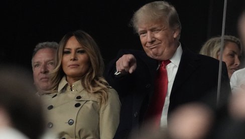 OGLASILA SE MELANIJA TRAMP: Hitno zahteva jednu stvar, radi se o njenom suprugu OGLASILA SE MELANIJA TRAMP: Hitno zahteva jednu stvar, radi se o njenom suprugu