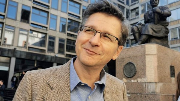ПРОФЕСОР МИЛОШ КОВИЋ ДОБИО ПРВУ БИТКУ: Предлог Катедре за општу историју новог века пропао на Кадровској комисији ПРОФЕСОР МИЛОШ КОВИЋ ДОБИО ПРВУ БИТКУ: Предлог Катедре за општу историју новог века пропао на Кадровској комисији