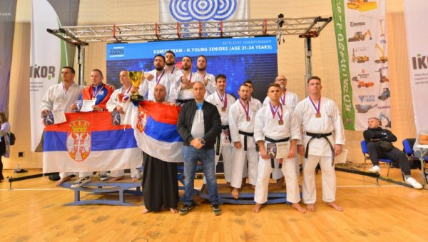 ЗВЕЗА ШАМПИОН ЕВРОПЕ! Каратисти црвено-белих покорили Стари континент ЗВЕЗА ШАМПИОН ЕВРОПЕ! Каратисти црвено-белих покорили Стари континент