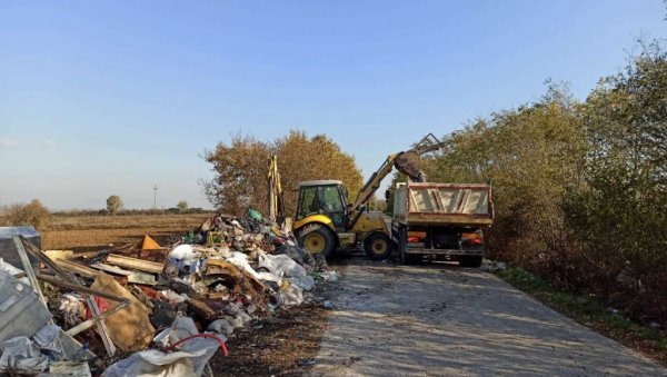 УКЛОЊЕНА ДЕПОНИЈА КОД ИВЕРИЋА: Акција обреновачких комуналаца УКЛОЊЕНА ДЕПОНИЈА КОД ИВЕРИЋА: Акција обреновачких комуналаца