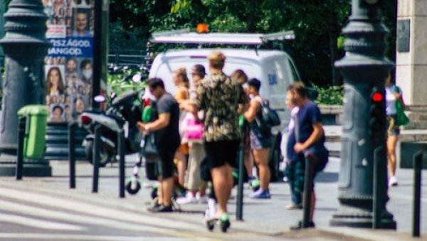 КАФА ОД 70.000 ДИНАРА: Мађарски конобари покушали да опљачкају Немце, реаговала полиција КАФА ОД 70.000 ДИНАРА: Мађарски конобари покушали да опљачкају Немце, реаговала полиција