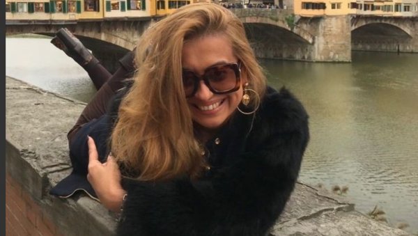 ВОДИТЕЉКА ТРУДНА У 47. ГОДИНИ: Дуго је није било на малим екранима, а сад има прелепе вести (ФОТО) ВОДИТЕЉКА ТРУДНА У 47. ГОДИНИ: Дуго је није било на малим екранима, а сад има прелепе вести (ФОТО)