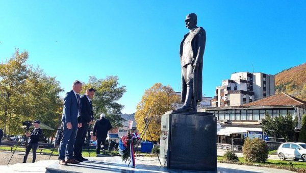 ВЕНЦИ У СЛАВУ ЈУНАКА: Обележено 109. година од ослобођења Нове Вароши од Турака (ФОТО) ВЕНЦИ У СЛАВУ ЈУНАКА: Обележено 109. година од ослобођења Нове Вароши од Турака (ФОТО)