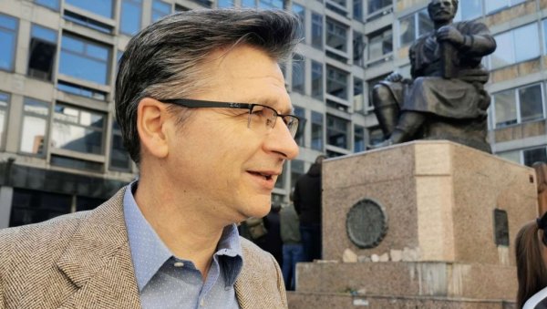 ДЕЦА СА КОСОВА И МЕТОХИЈЕ ЗАПЕВАЛА ЗА МИЛОША КОВИЋА: Не дамо професора - шаљемо највећу подршку из срца Србије (ВИДЕО) ДЕЦА СА КОСОВА И МЕТОХИЈЕ ЗАПЕВАЛА ЗА МИЛОША КОВИЋА: Не дамо професора - шаљемо највећу подршку из срца Србије (ВИДЕО)