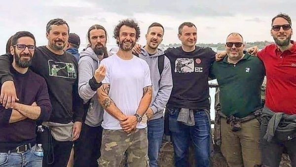 И ДАЉЕ КИДАЈУ, АЛИ НИСУ У ТРЕНДИНГУ: Београдски синдикат објавио песму рађену за филм Златни дечко И ДАЉЕ КИДАЈУ, АЛИ НИСУ У ТРЕНДИНГУ: Београдски синдикат објавио песму рађену за филм Златни дечко