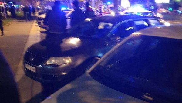 ТРАЖЕ ОСУМЊИЧЕНОГ ЗА ПОКУШАЈ УБИСТВА ПЕВАЧА: Новосадско Тужилаштво о масовној тучи код Спенса (ФОТО) ТРАЖЕ ОСУМЊИЧЕНОГ ЗА ПОКУШАЈ УБИСТВА ПЕВАЧА: Новосадско Тужилаштво о масовној тучи код Спенса (ФОТО)