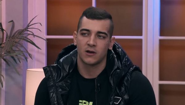 КО ЈЕ ЋАЛЕ ЋАЛЕТОВОГ СИНА: Откуд најбахатијем клинцу из Србије толике паре (ФОТО) КО ЈЕ ЋАЛЕ ЋАЛЕТОВОГ СИНА: Откуд најбахатијем клинцу из Србије толике паре (ФОТО)