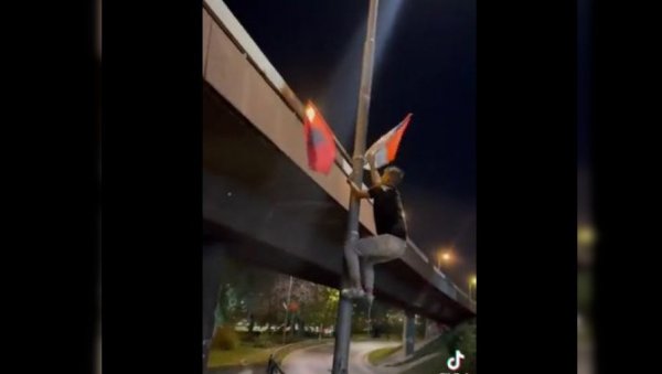 ОН ЈЕ СКИДАО ЗАСТАВЕ АЛБАНИЈЕ СА БАНДЕРА: „Ћалетов син“ признао - не желим њихове симболе у Београду (ФОТО+ВИДЕО) ОН ЈЕ СКИДАО ЗАСТАВЕ АЛБАНИЈЕ СА БАНДЕРА: „Ћалетов син“ признао - не желим њихове симболе у Београду (ФОТО+ВИДЕО)