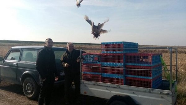 НОВА ОПРЕМА ЗА ЛОВОЧУВАРЕ ИЗ ПЛАНДИШТА: Покрајина удружењу Брзава одобрила милион динара НОВА ОПРЕМА ЗА ЛОВОЧУВАРЕ ИЗ ПЛАНДИШТА: Покрајина удружењу Брзава одобрила милион динара