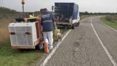 OPREZ ZA VOZAČE U PLANDIŠTU: Usporite brzinu, putari obeležavaju putnu signalizaciju OPREZ ZA VOZAČE U PLANDIŠTU: Usporite brzinu, putari obeležavaju putnu signalizaciju