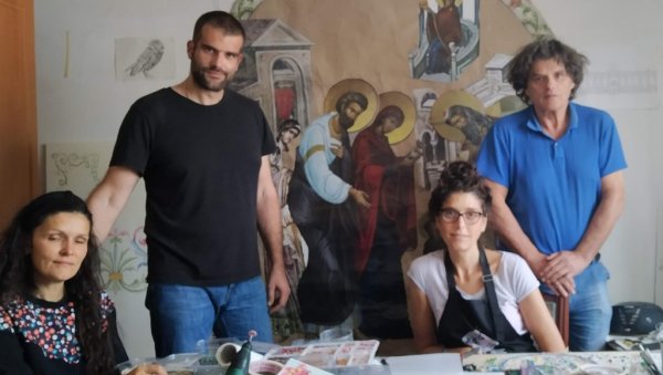 МОЗАИК ИЗ ПАРАЋИНА ПУТУЈЕ ЗА ХИЛАНДАР: Аутор Зоран Ивановић пре тога свој рад представља вечерас у Културном центру МОЗАИК ИЗ ПАРАЋИНА ПУТУЈЕ ЗА ХИЛАНДАР: Аутор Зоран Ивановић пре тога свој рад представља вечерас у Културном центру