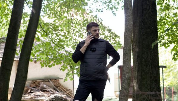 СРПСКИ АГЕНТИ У БОРБИ СА НЕВИДЉИВИМ НЕПРИЈАТЕЉЕМ: ТВ Новости на снимању треће сезоне популарне серије Државни службеник СРПСКИ АГЕНТИ У БОРБИ СА НЕВИДЉИВИМ НЕПРИЈАТЕЉЕМ: ТВ Новости на снимању треће сезоне популарне серије Државни службеник