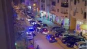 ПОНОВО ТУЧА У НОВОМ САДУ: Више лица тукло младића насред улице (ВИДЕО) ПОНОВО ТУЧА У НОВОМ САДУ: Више лица тукло младића насред улице (ВИДЕО)