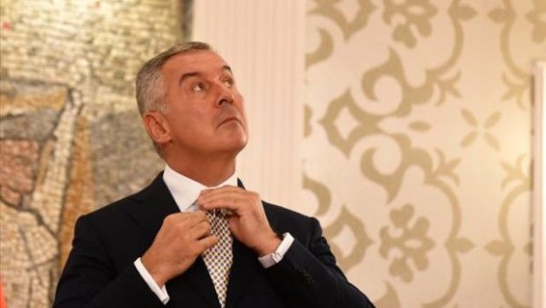 ПАПРЕНО: Мило Ђукановић одсео у хотелу где је ноћ 20.000 евра (ФОТО) ПАПРЕНО: Мило Ђукановић одсео у хотелу где је ноћ 20.000 евра (ФОТО)