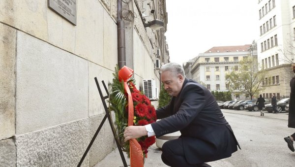 ОДАО ПОШТУ ЂИНЂИЋУ: Кривокапић у првој званичној посети Београду, сутра сусрети са државним врхом ОДАО ПОШТУ ЂИНЂИЋУ: Кривокапић у првој званичној посети Београду, сутра сусрети са државним врхом