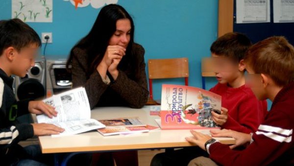 ВЕЋЕ ПЛАТЕ УЧИТЕЉИМА У БОРАВКУ: Градски секретар Славко Гак најављује знатно бољи финансијски положај просветара у другом полугодишту ВЕЋЕ ПЛАТЕ УЧИТЕЉИМА У БОРАВКУ: Градски секретар Славко Гак најављује знатно бољи финансијски положај просветара у другом полугодишту