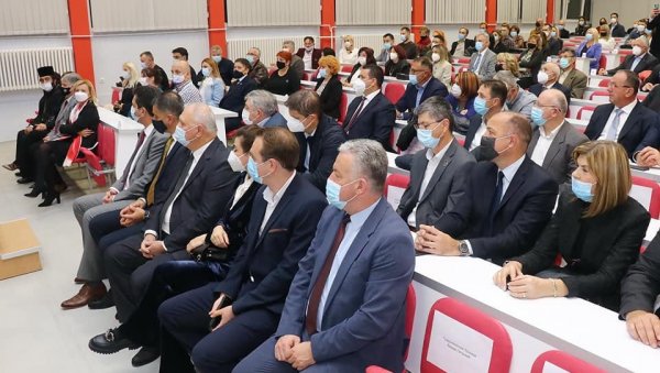 ВЕК СЛУЖБЕ НА ЗДРАВЉЕ РОДА СВОГА: Велики јубилеј Завода за јавно здравље у Шапцу ВЕК СЛУЖБЕ НА ЗДРАВЉЕ РОДА СВОГА: Велики јубилеј Завода за јавно здравље у Шапцу