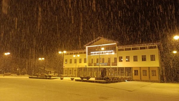 СНЕГ ЗАТРПАО ЕВРОПУ! Олуја доноси веома хладан фронт - Ове земље су на удару (ФОТО/ВИДЕО) СНЕГ ЗАТРПАО ЕВРОПУ! Олуја доноси веома хладан фронт - Ове земље су на удару (ФОТО/ВИДЕО)