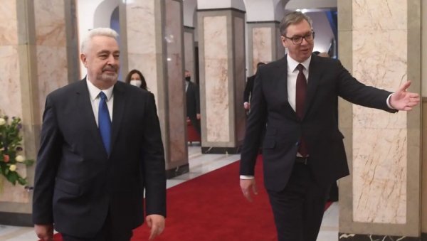 ВУЧИЋ СА КРИВОКАПИЋЕМ: Важан састанак у Председништву Србије ВУЧИЋ СА КРИВОКАПИЋЕМ: Важан састанак у Председништву Србије