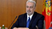 КРИВОКАПИЋ СЕ ЖАЛИ НА АБАЗОВИЋА: Доносимо важне одлуке, а њега нема на седницама КРИВОКАПИЋ СЕ ЖАЛИ НА АБАЗОВИЋА: Доносимо важне одлуке, а њега нема на седницама