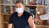 МИРНО ЧЕКА ПОРТУГАЛЦЕ: Селектор Стојковић примио трећу дозу вакцине против короне МИРНО ЧЕКА ПОРТУГАЛЦЕ: Селектор Стојковић примио трећу дозу вакцине против короне