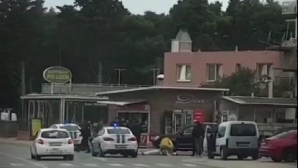 ПОВРЕЂЕН ПЕШАК У САОБРАЋАЈНОЈ НЕЗГОДИ: Хитно превезен у болницу ПОВРЕЂЕН ПЕШАК У САОБРАЋАЈНОЈ НЕЗГОДИ: Хитно превезен у болницу