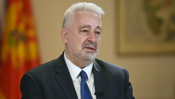КРИВОКАПИЋ И ДАЉЕ ОДБИЈА ДА СЕ ВАКЦИНИШЕ: Бизарна изјава црногорског премијера - Код мене расте број антитела, не знам откуд тај феномен КРИВОКАПИЋ И ДАЉЕ ОДБИЈА ДА СЕ ВАКЦИНИШЕ: Бизарна изјава црногорског премијера - Код мене расте број антитела, не знам откуд тај феномен